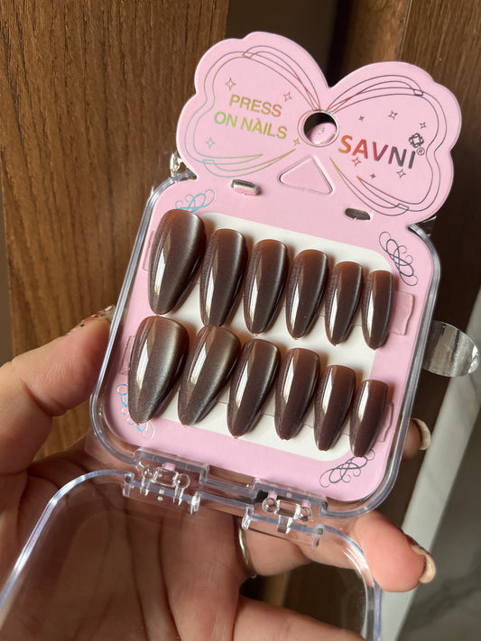 Brown silver cat eye nails