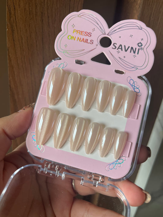 Light Nude cat eye with extra shine