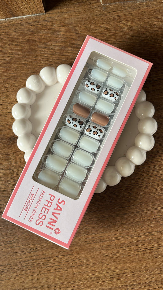 White: 24 nails in a box - High Quality Nails