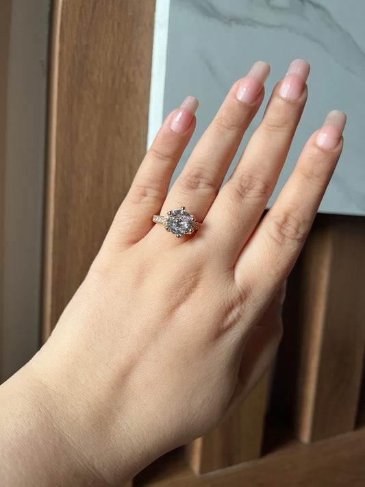 2.5 carat Solitaire Halo - Gold