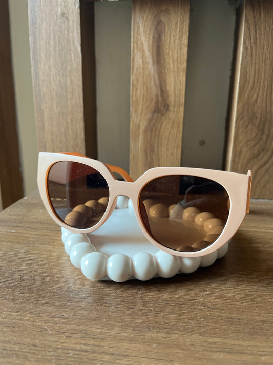 Oversized Nude glasses