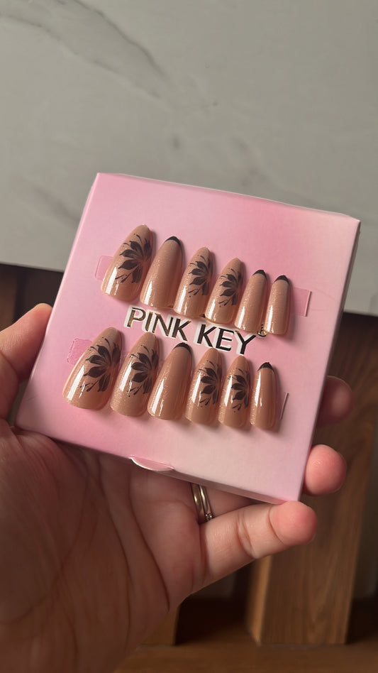 Dark nude flower cat eye