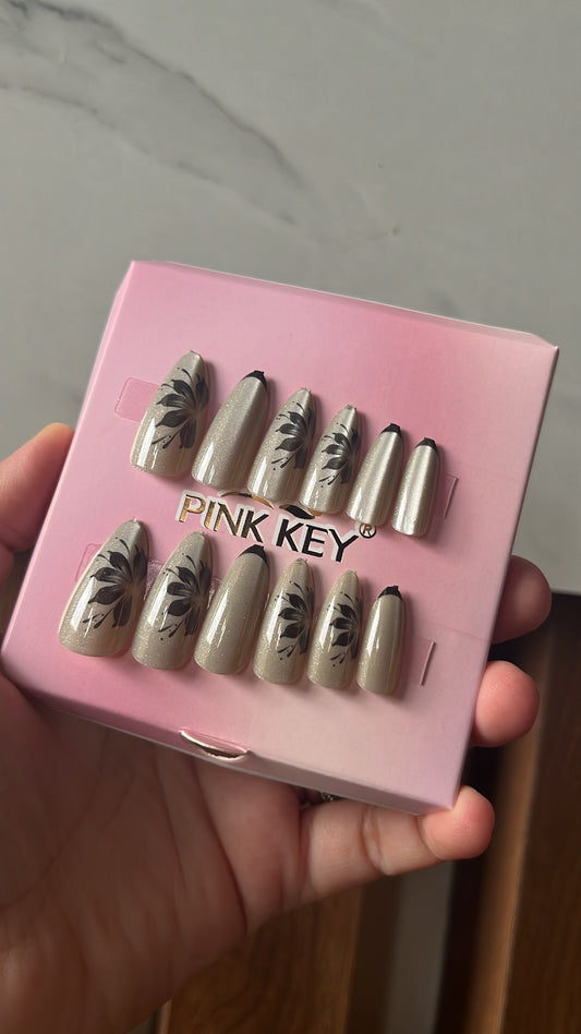 Nude grey flower cat eye