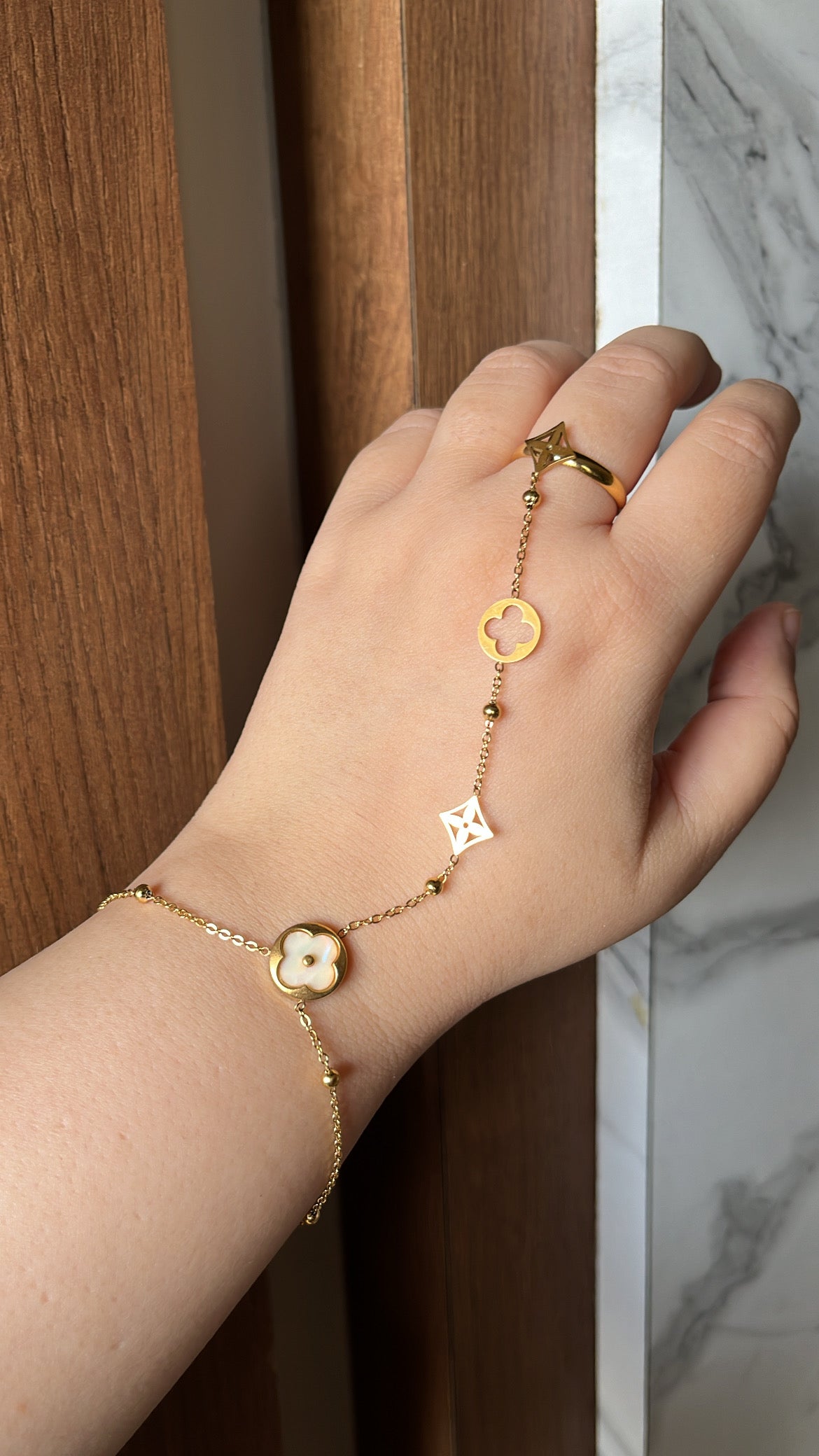 White clover Handchain