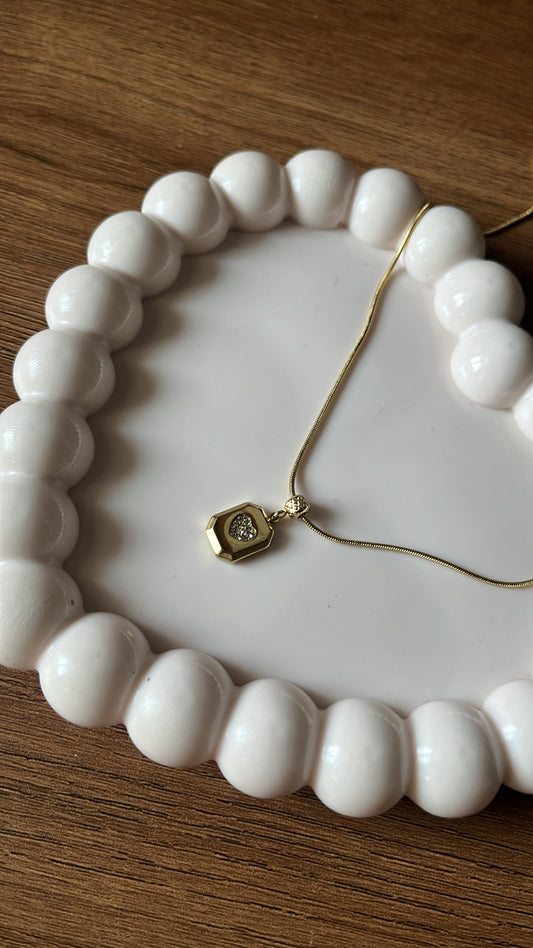 Minimal Heard pendant