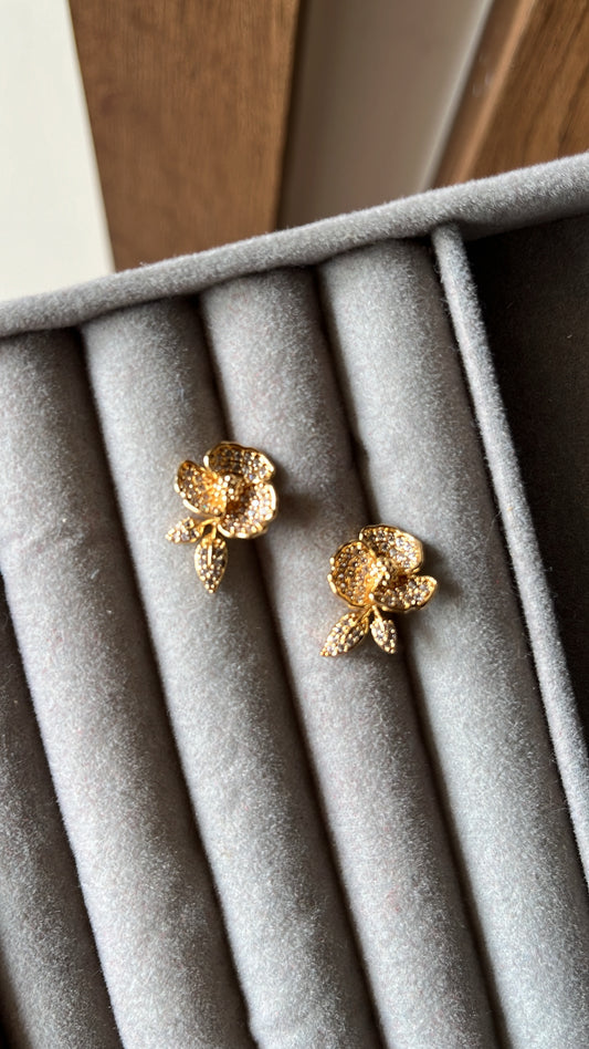 Chic flower earrings