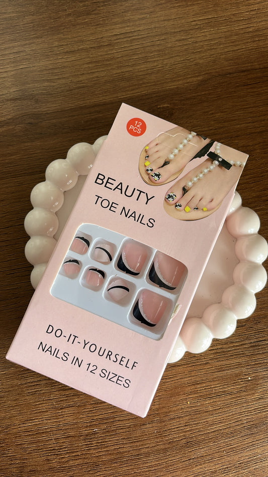 Black Minimal French Tip Toe Nails