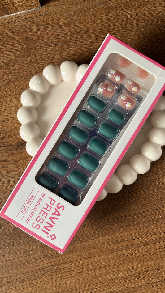 Green: 24 nails in a box - High Quality Nails