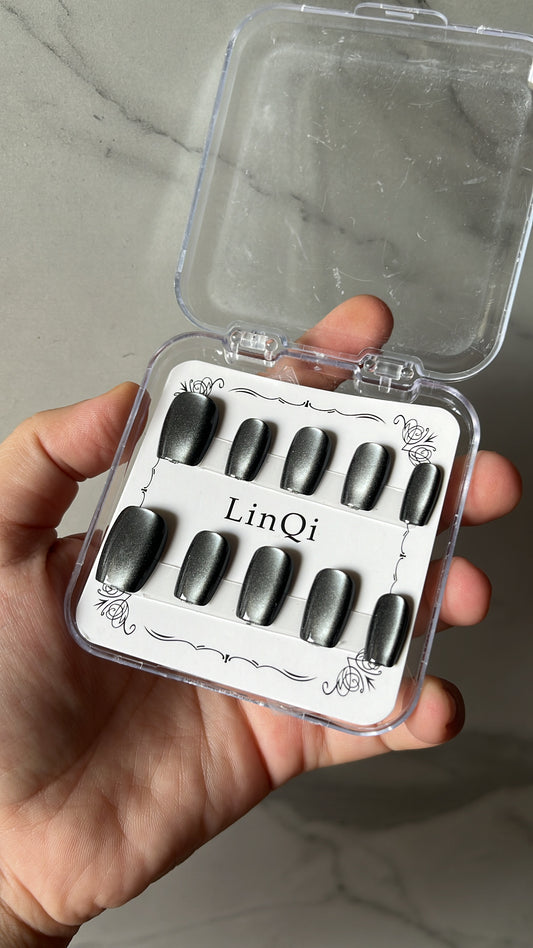 Black Silver Cat Eye Nails