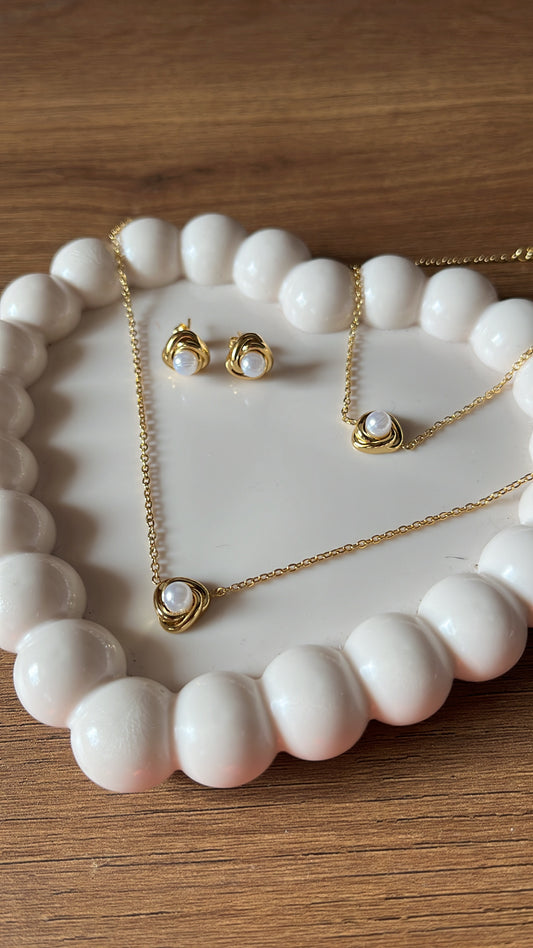Pearl Earrings, Necklace and Bracelet Set