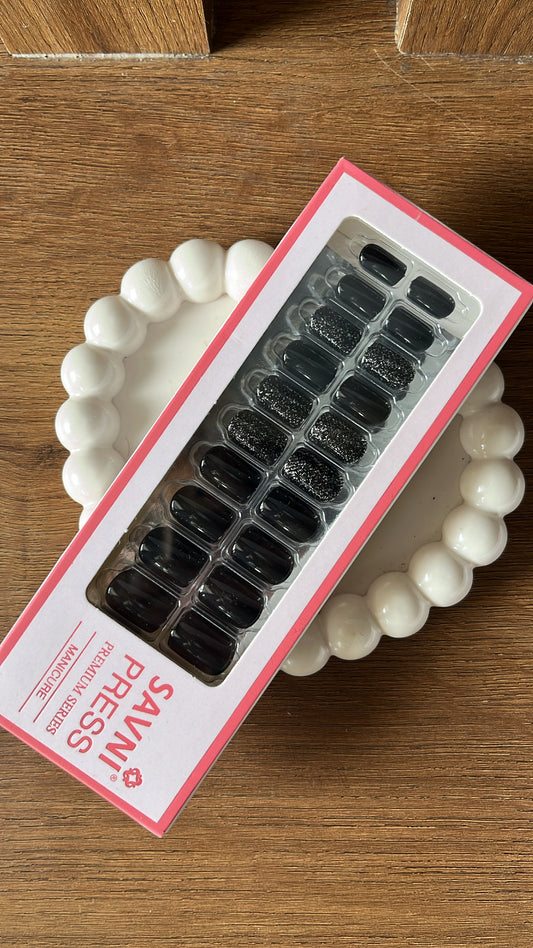 Black: 24 nails in a box - High Quality Nails