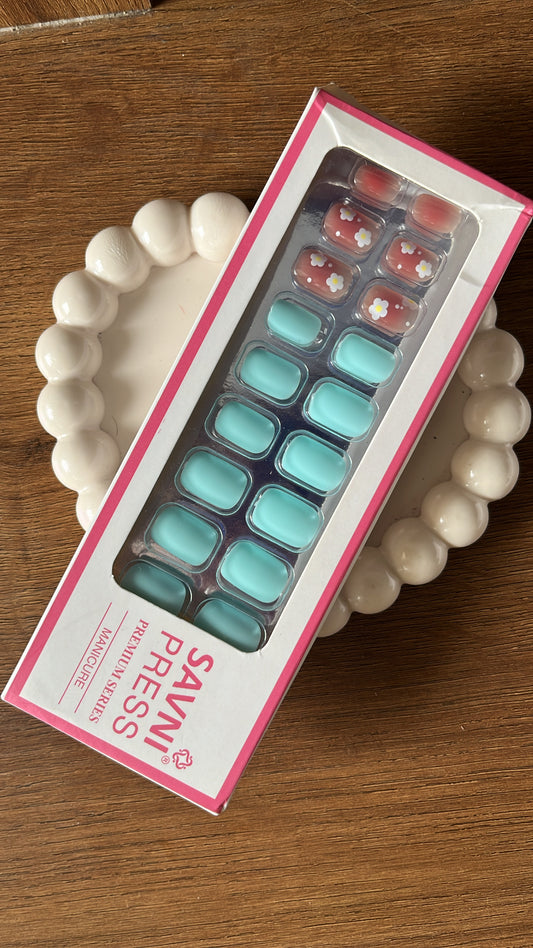 Blue: 24 nails in a box - High Quality Nails